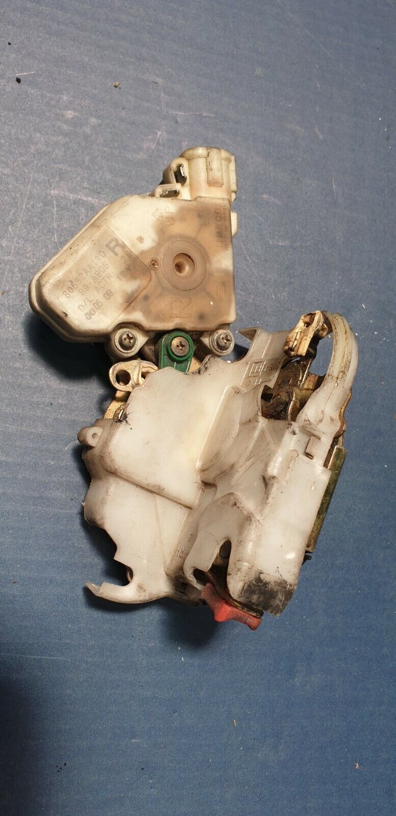 R34 NISSAN SKYLINE COUPE RIGHT FRONT DOOR LOCK MECH 1998-2002