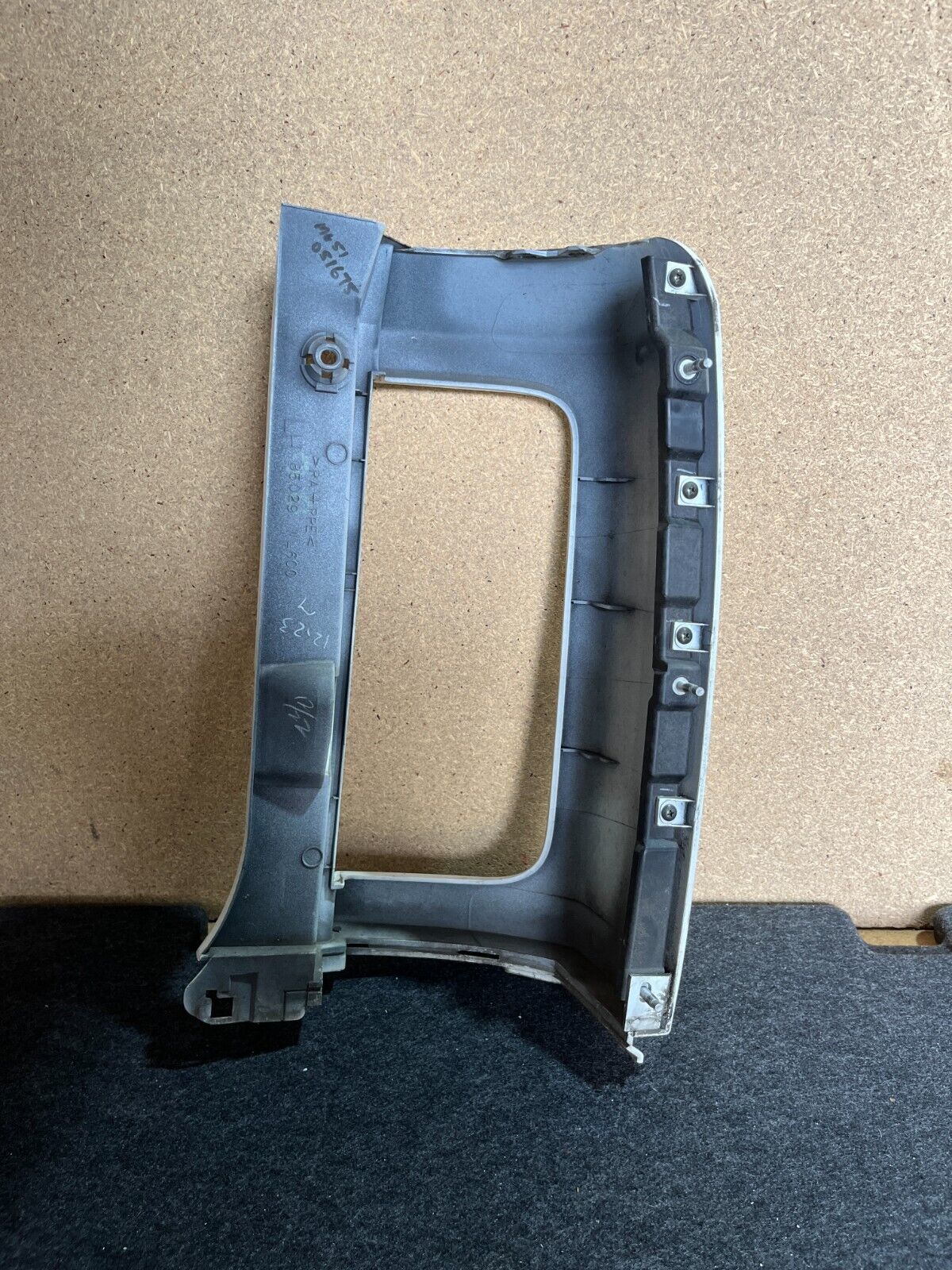 NISSAN ELGRAND E51 LEFT TAILLIGHT SURROUND SERIES 2