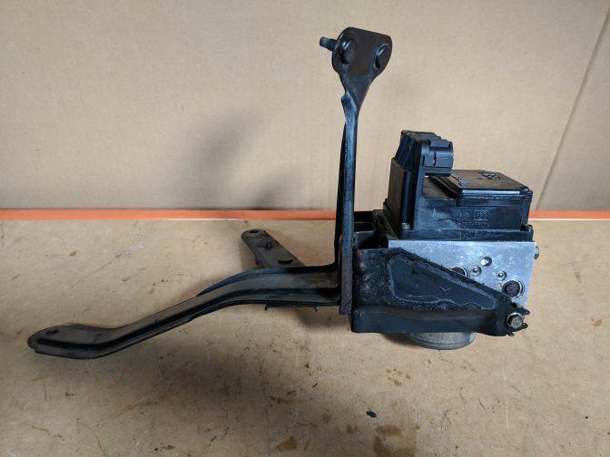 1998 NISSAN STAGEA C34 ABS PUMP 1996-01