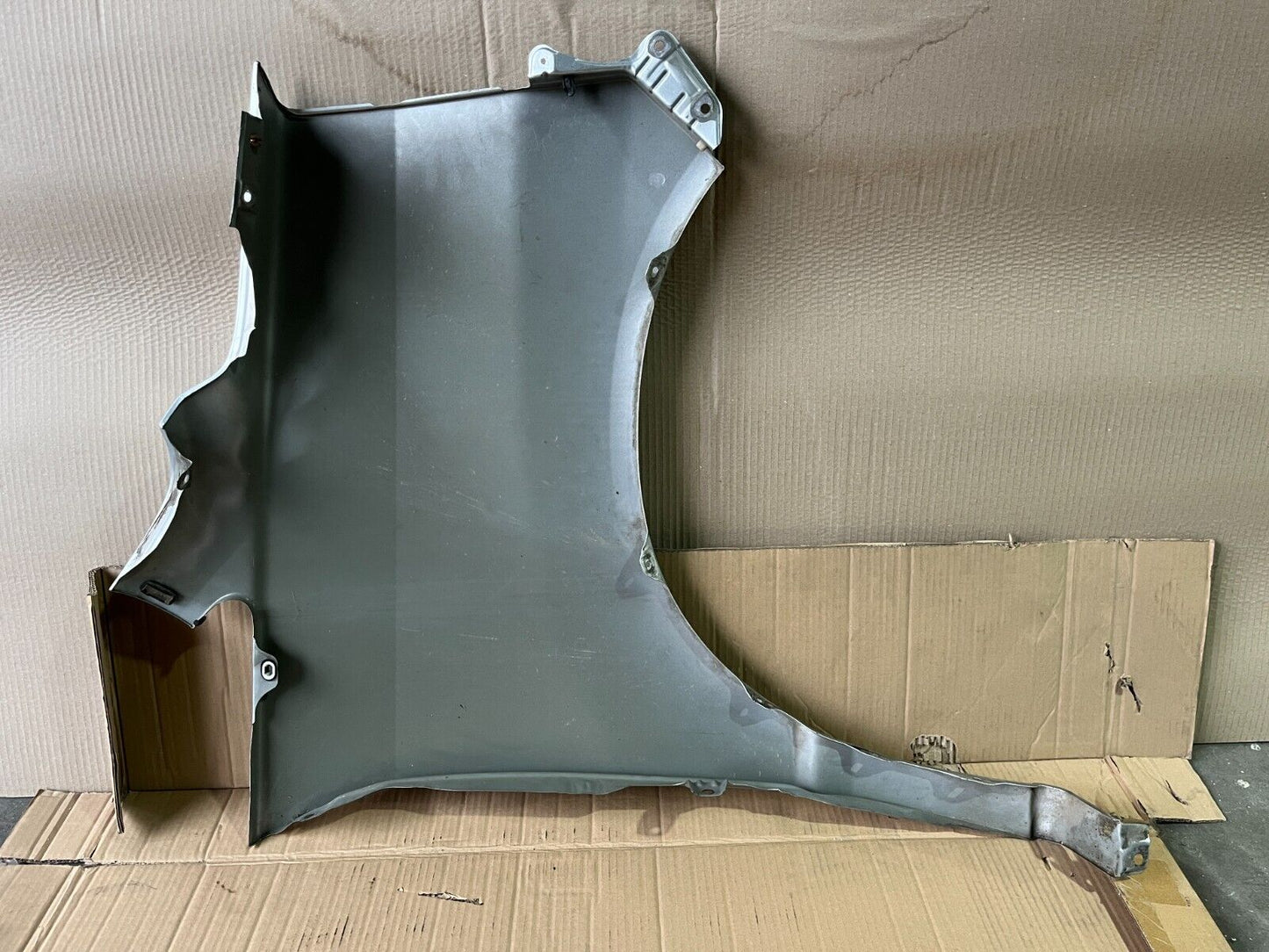 NISSAN ELGRAND E50 FRONT LEFT GUARD 97-02