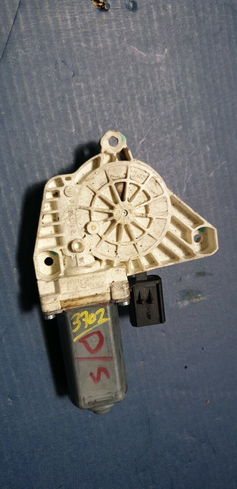 NISSAN 370Z LEFT FRONT WINDOW REGULATOR MOTOR 2009 ONWARDS (MOTOR ONLY)