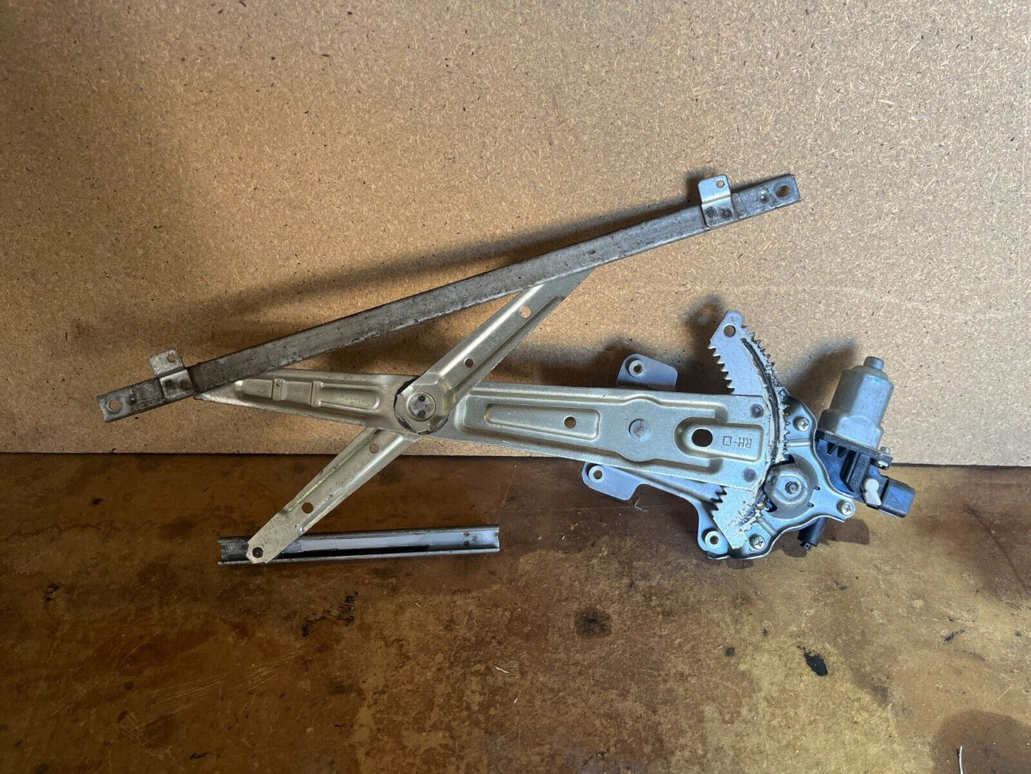 MITSUBISHI LANCER CJ FRONT RIGHT WINDOW REGULATOR