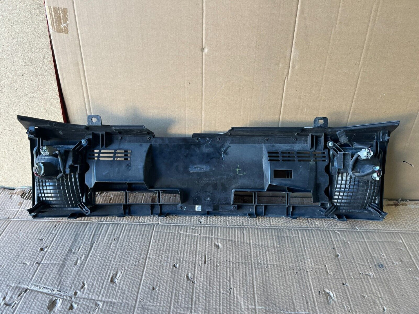 NISSAN CUBE Z11 GRILL