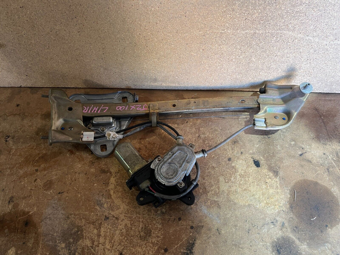 TOYOTA CHASER JZX100 REAR LEFT WINDOW REGULATOR