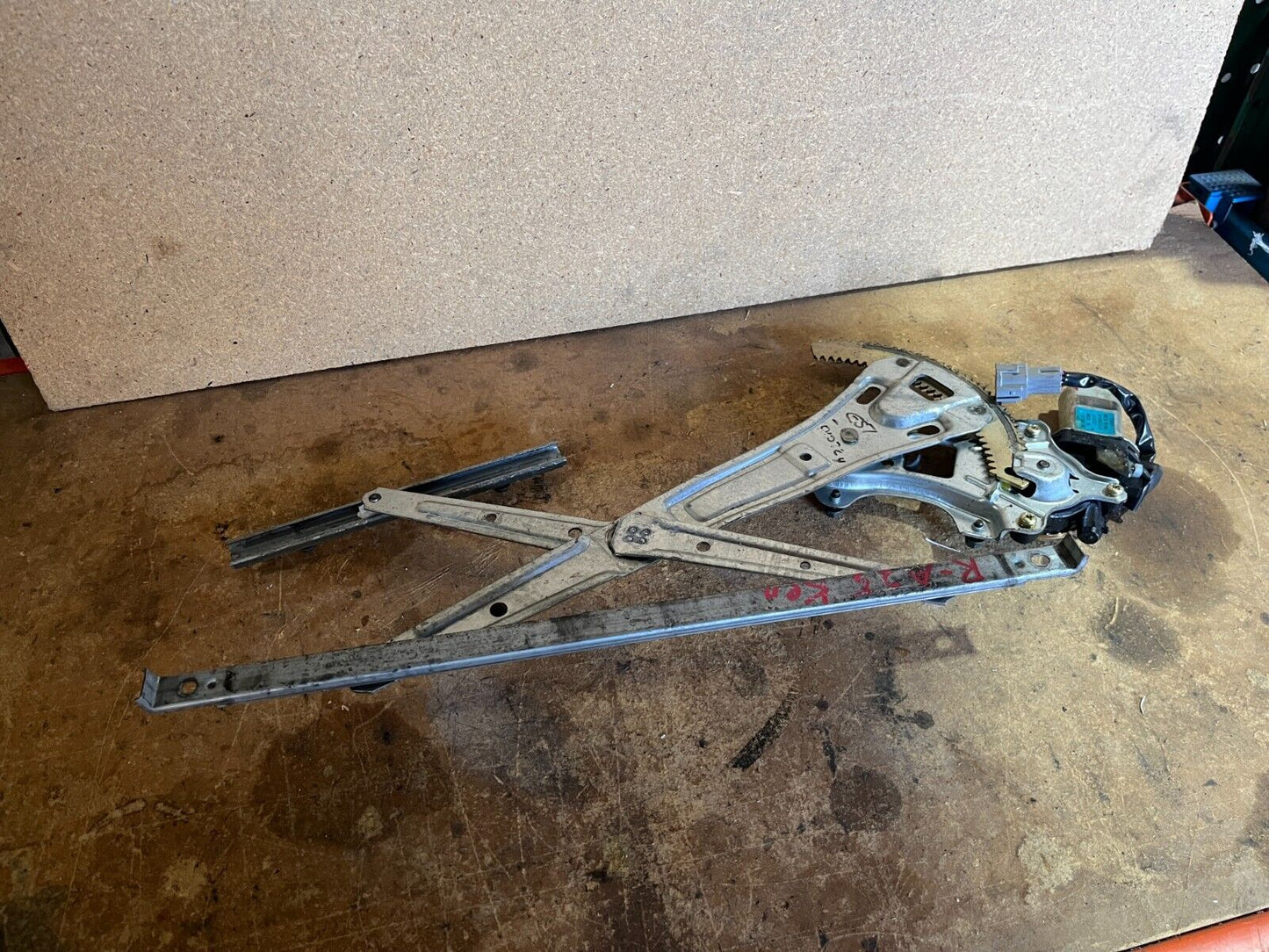 NISSAN ELGRAND E51 RIGHT HAND WINDOW REGULATOR