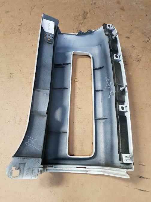 NISSAN ELGRAND E51 LEFT TAIL LIGHT SURROUND