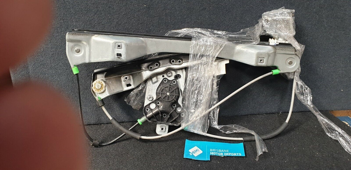 2010 HOLDEN COMMODORE RIGHT FRONT WINDOW REG/MOTOR - VE/NON CALAIS TYPE