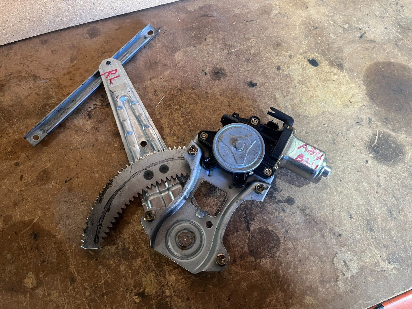 NISSAN CUBE Z11 REAR LEFT WINDOW REGULATOR