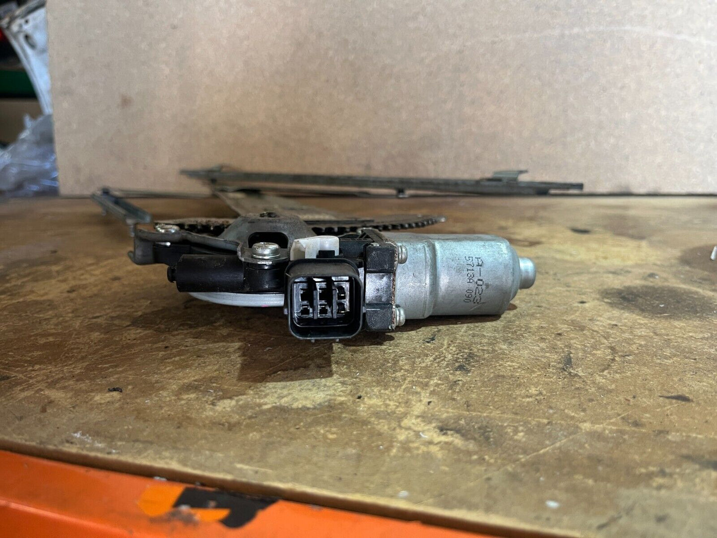 MITSUBISHI LANCER CJ FRONT RIGHT WINDOW REGULATOR
