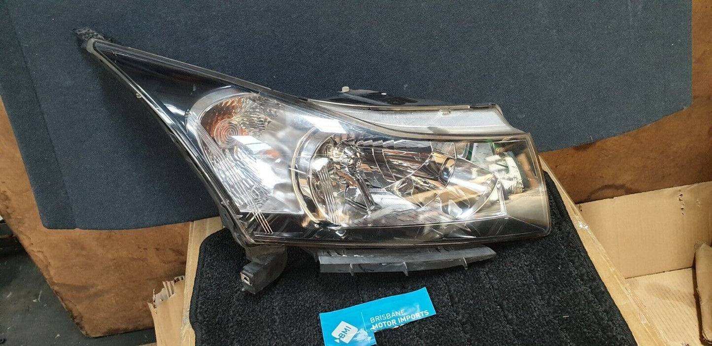 2010 HOLDEN CRUZE JG RIGHTHAND HEADLIGHT 2009-11