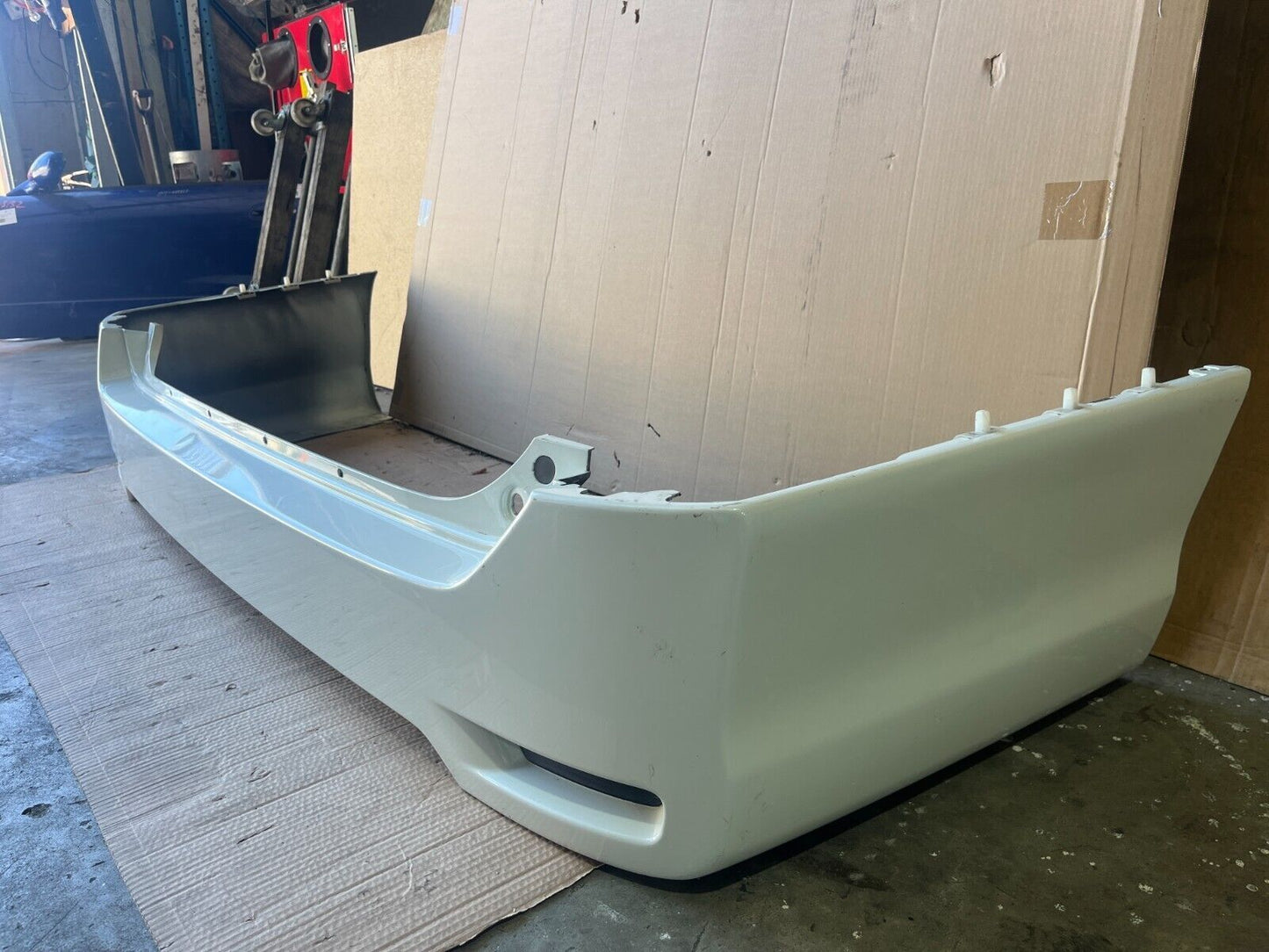 NISSAN ELGRAND E51 REAR BUMPER