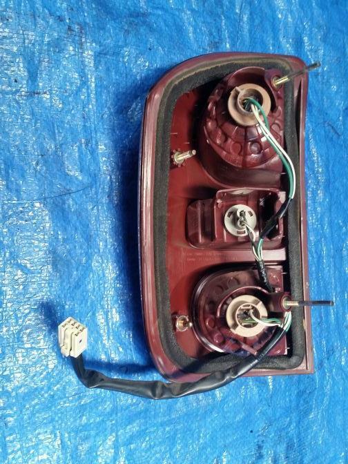 2005 TOYOTA RAV 4 RIGHT TAIL LIGHT