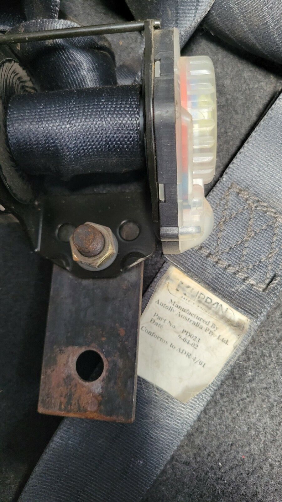 NISSAN 200SX/S15 LEFT FRONT SEAT BELT - GREY