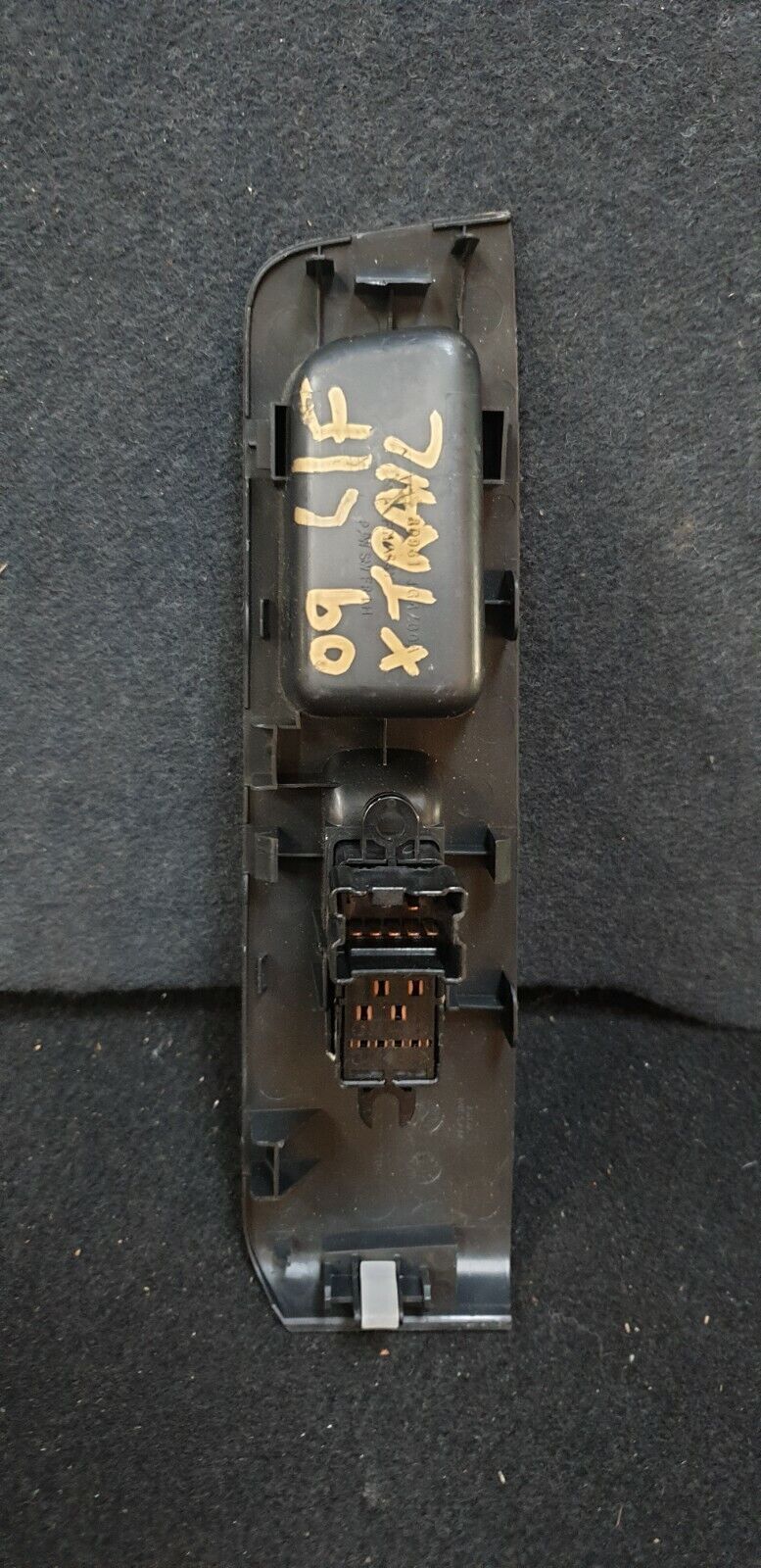 NISSAN XTRAIL LEFT FRONT WINDOW SWITCH FOR T31 MODEL 2007-13