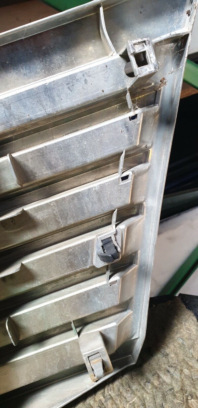 NISSAN URVAN SGE25 2001-2012 RADIATOR GRILL