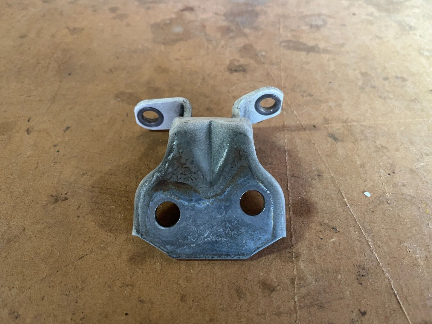 SUBARU IMPREZA DOOR HINGE ( BOTTOM FRONT RIGHT) 08/07-11/11