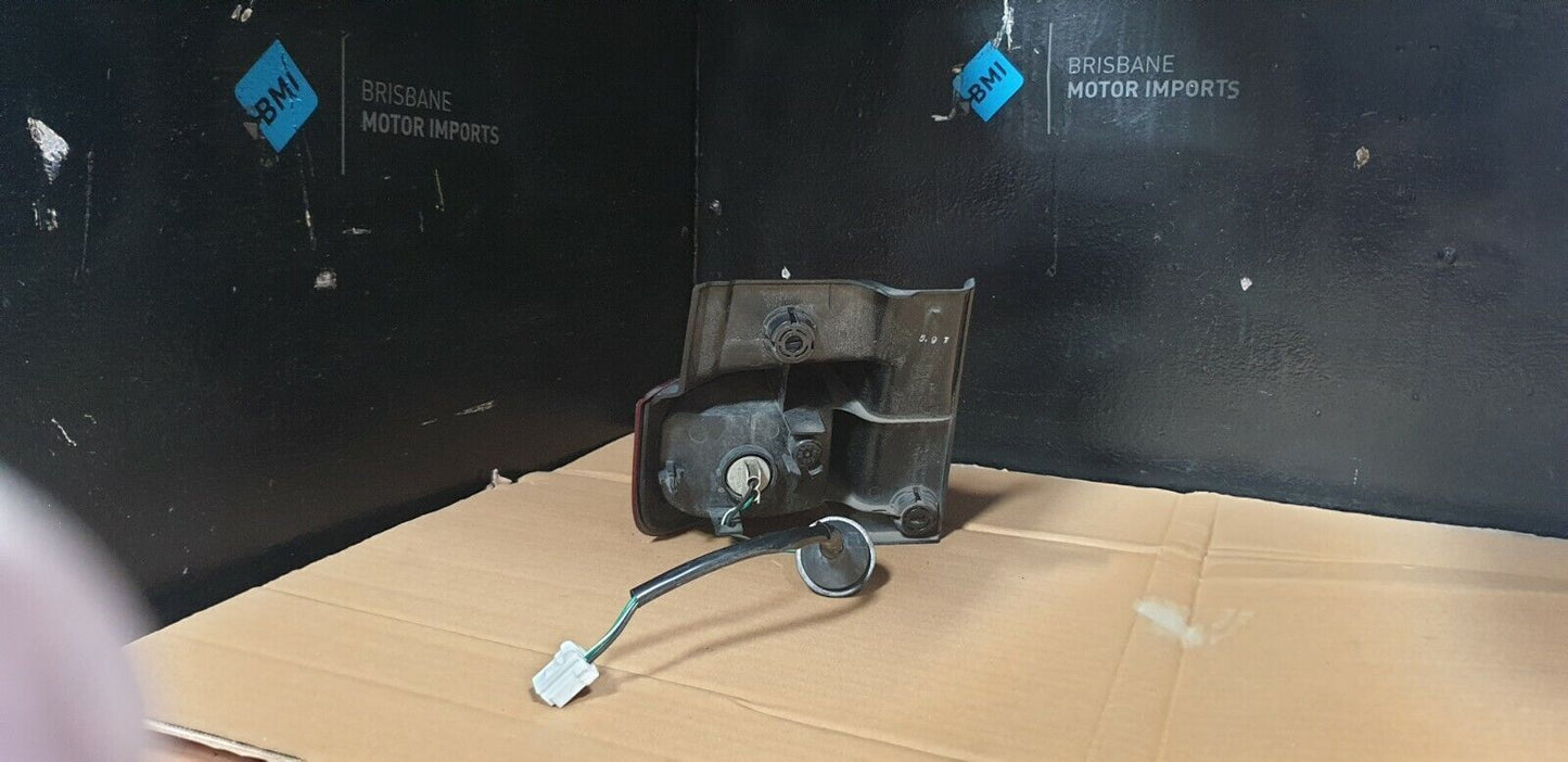 NISSAN ELGRAND E51 UPPER RIGHT TAILLIGHT - BLACK FRAME #4956