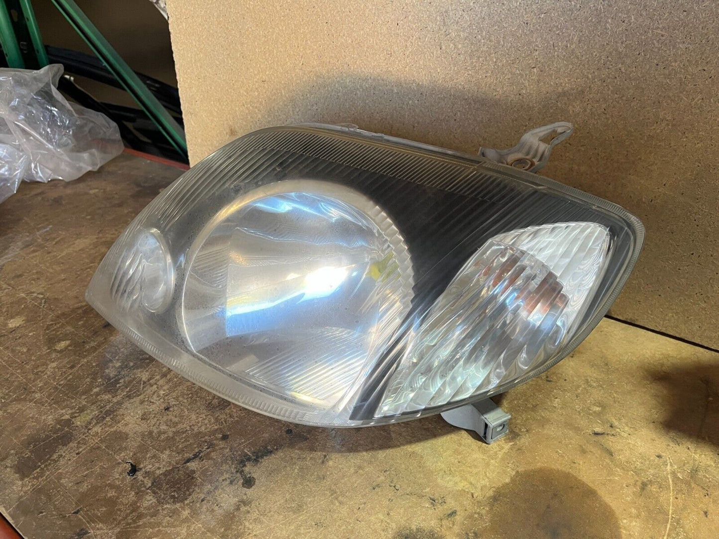TOYOTA 120 COROLLA NZE120 LH HEADLIGHT