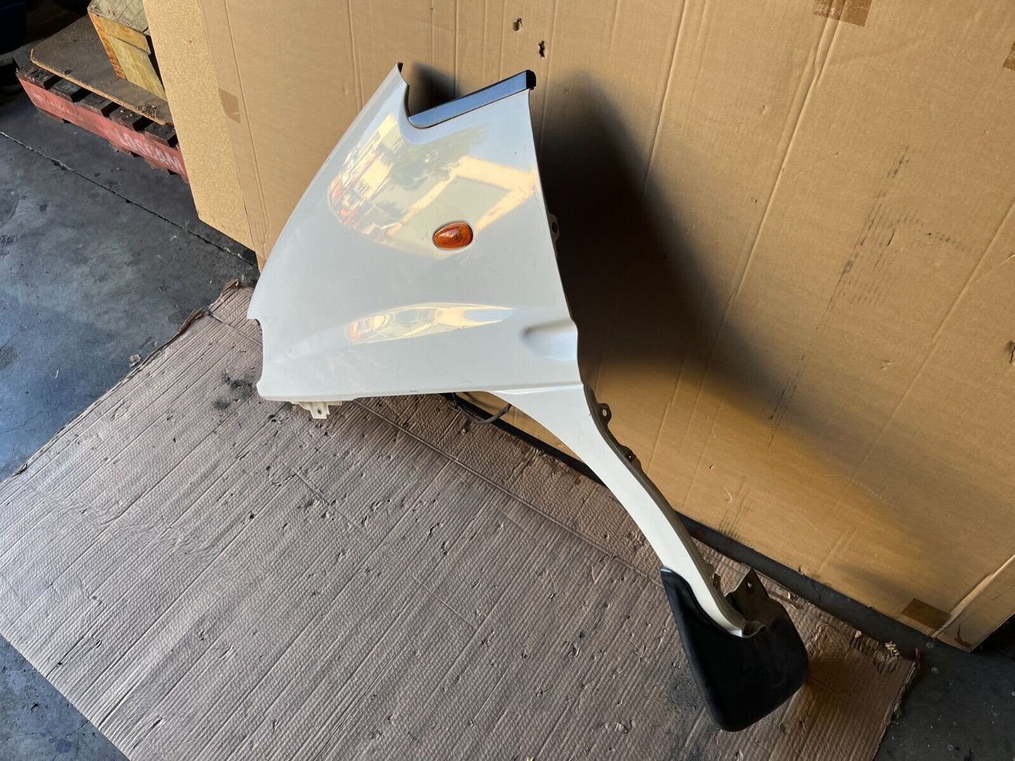 MITSUBISHI DELICA PD6W FRONT LEFT GUARD