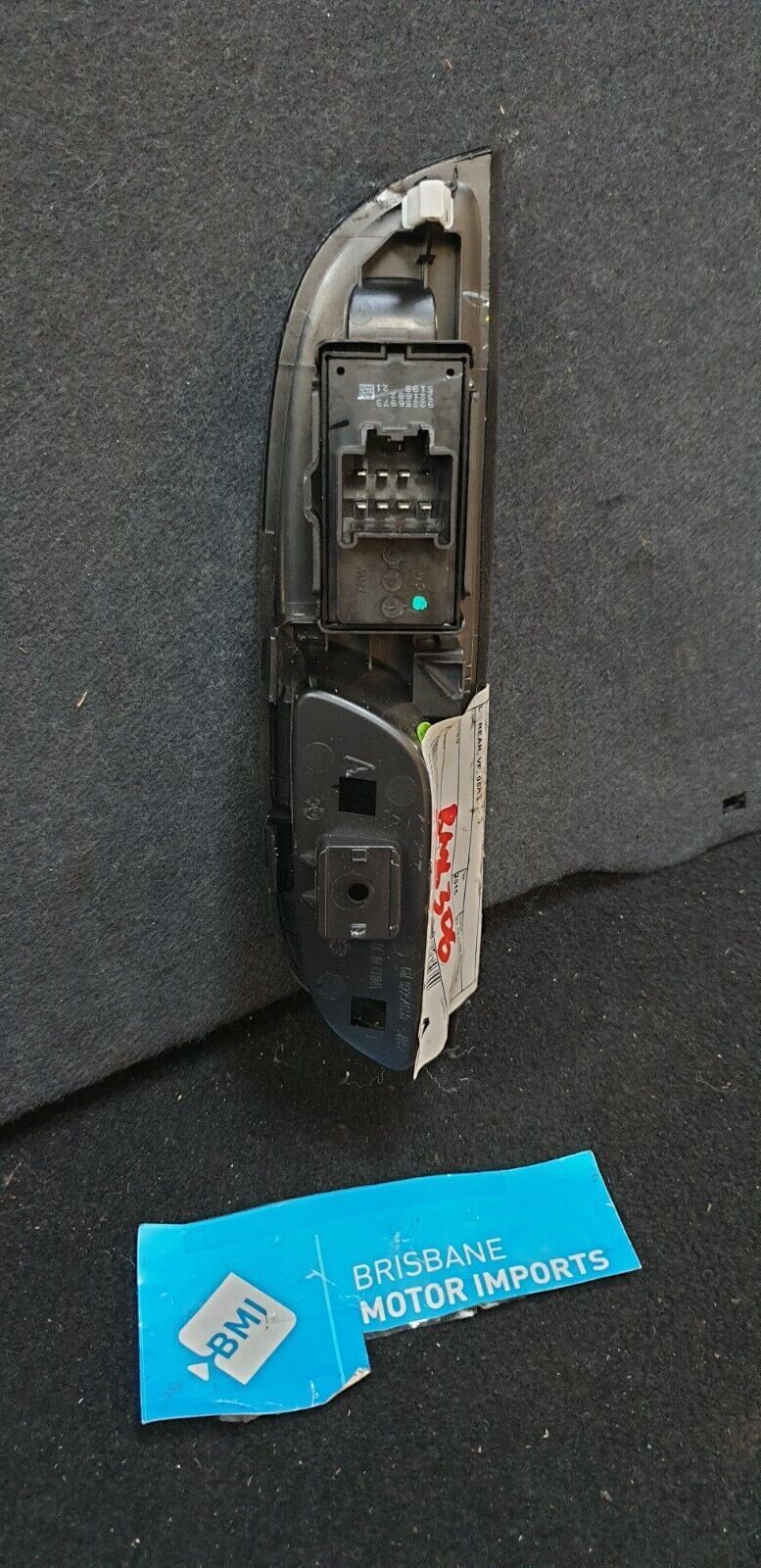 HOLDEN COMMODORE VF SERIES LEFT REAR WINDOW SWITCH 2013-17