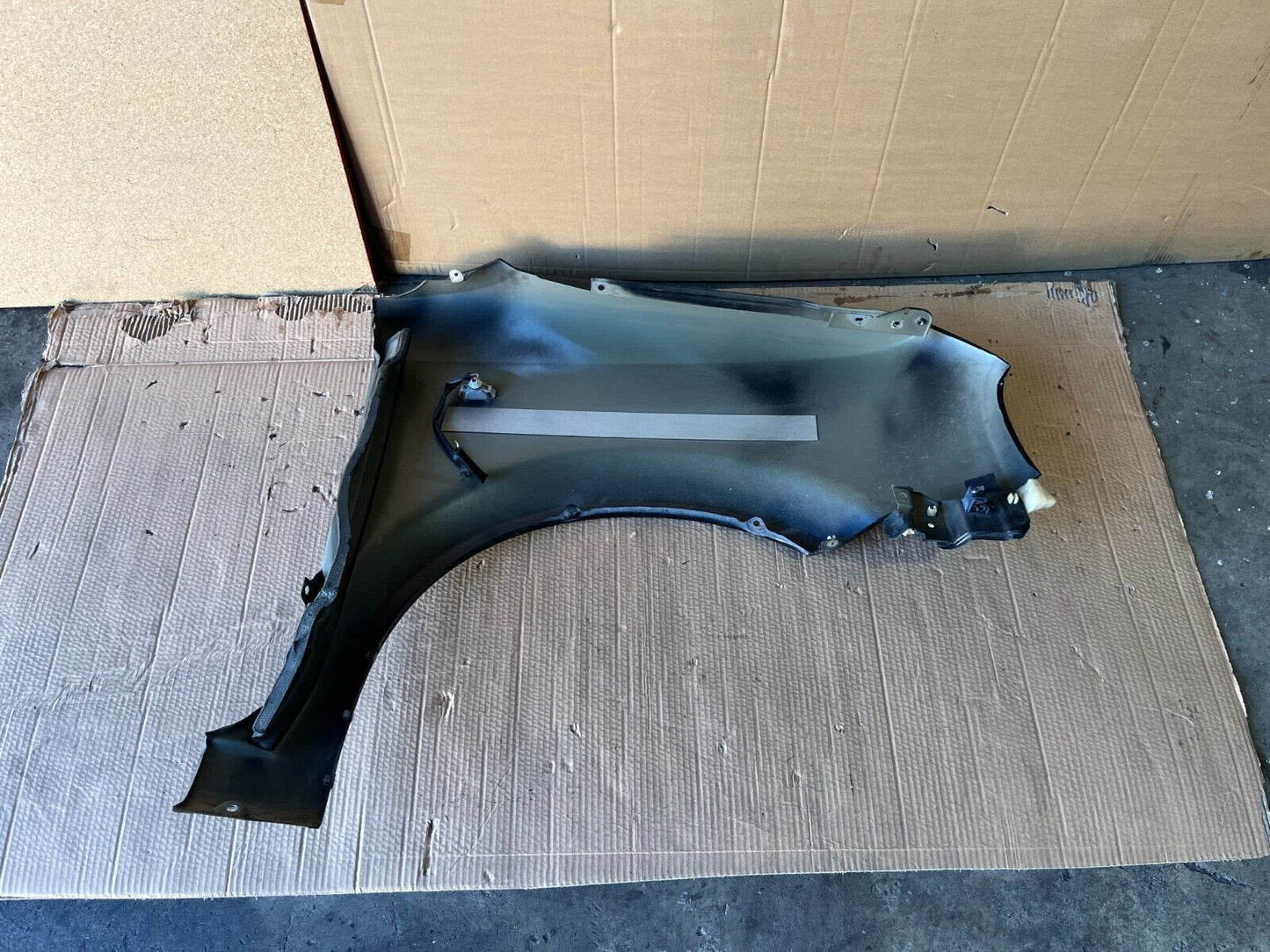 NISSAN CUBE Z11 FRONT LEFT GUARD