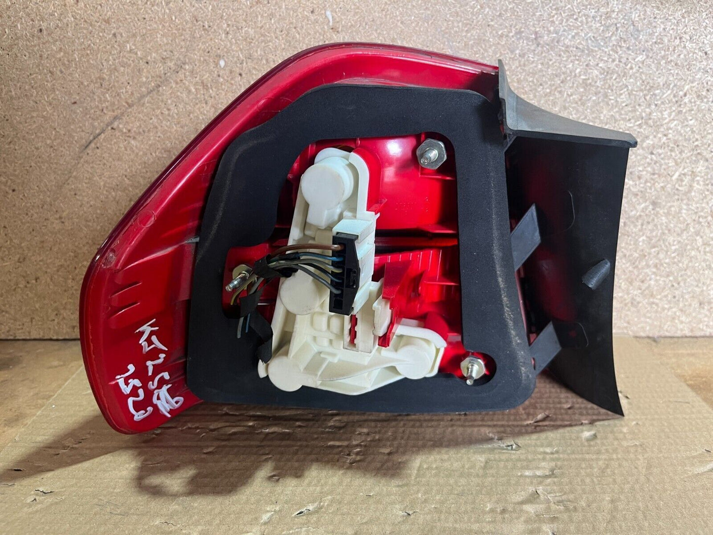 BMW E90 320i 3-SERIES RH TAILLIGHT 3/05-10/08