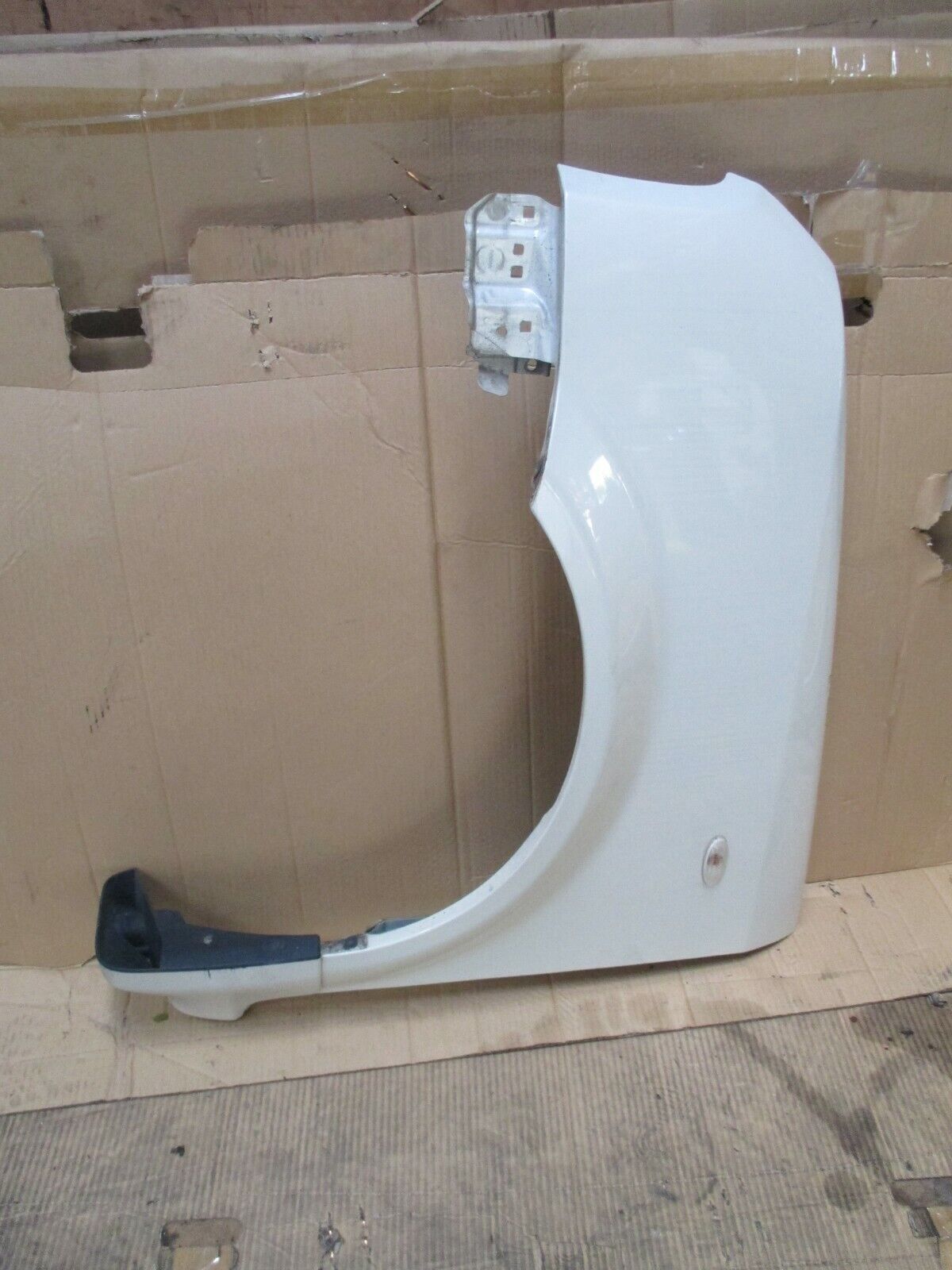 NISSAN CUBE YZ11 LEFT FRONT GUARD or BZ11 - WITH MUDFLAP