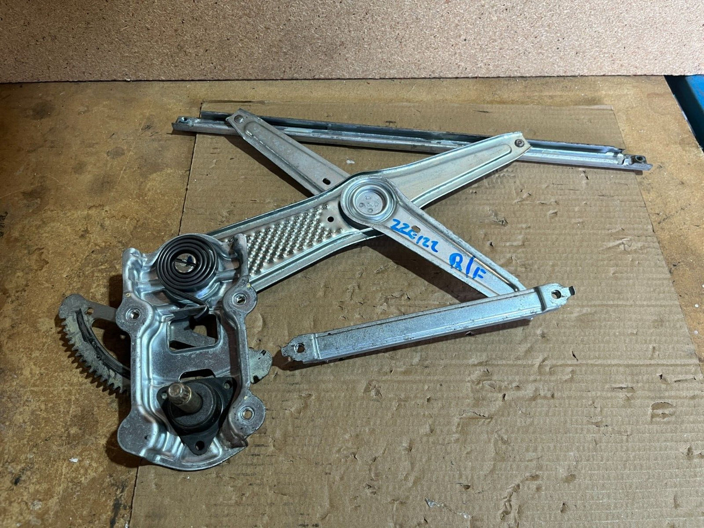 TOYOTA COROLLA ZZE122 FRONT RIGHT WINDOW REGULATOR 12/01-06/07