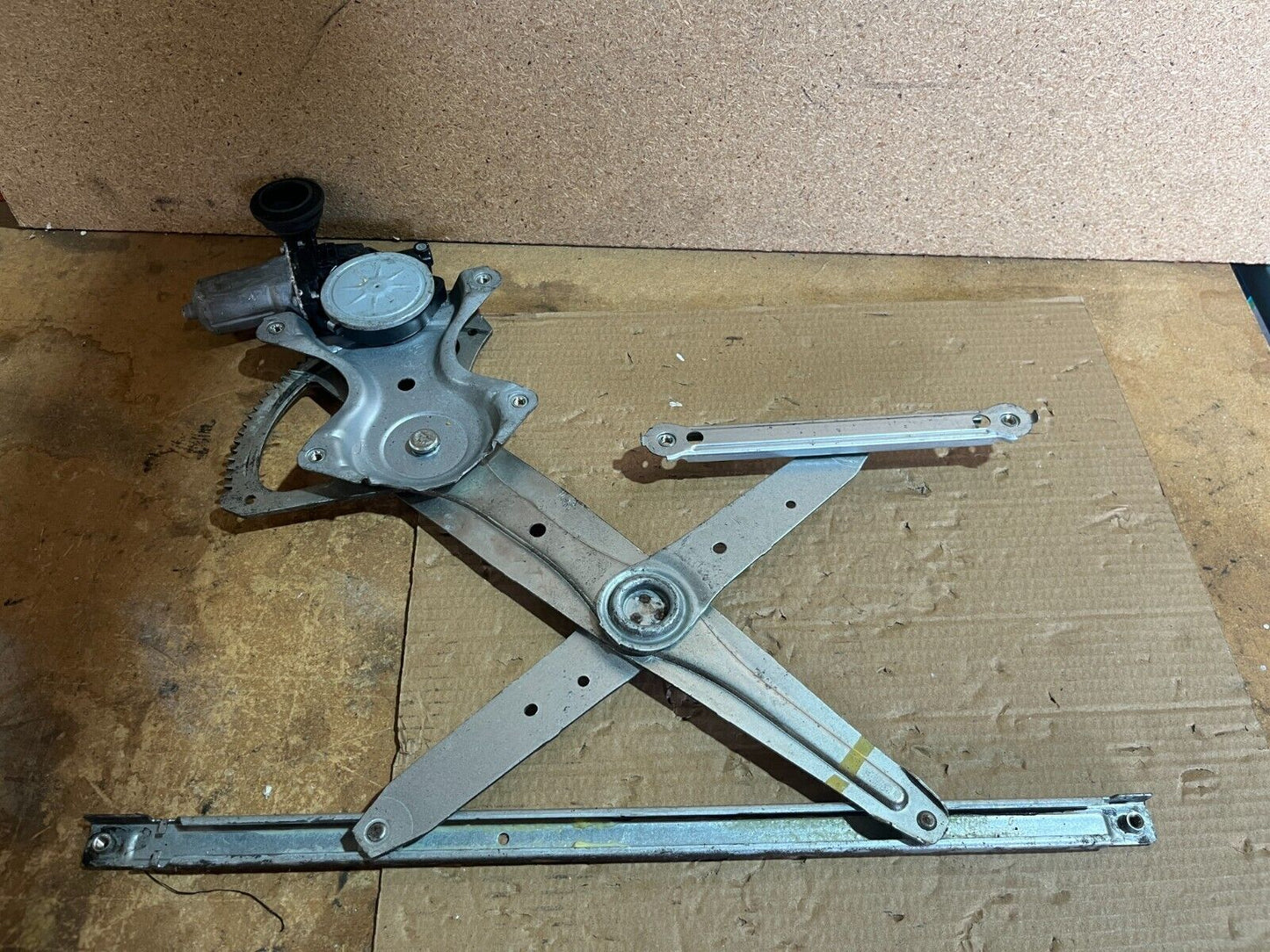 TOYOTA COROLLA ZRE 152/153R FRONT LEFT WINDOW REGULATOR 05/07-10/13