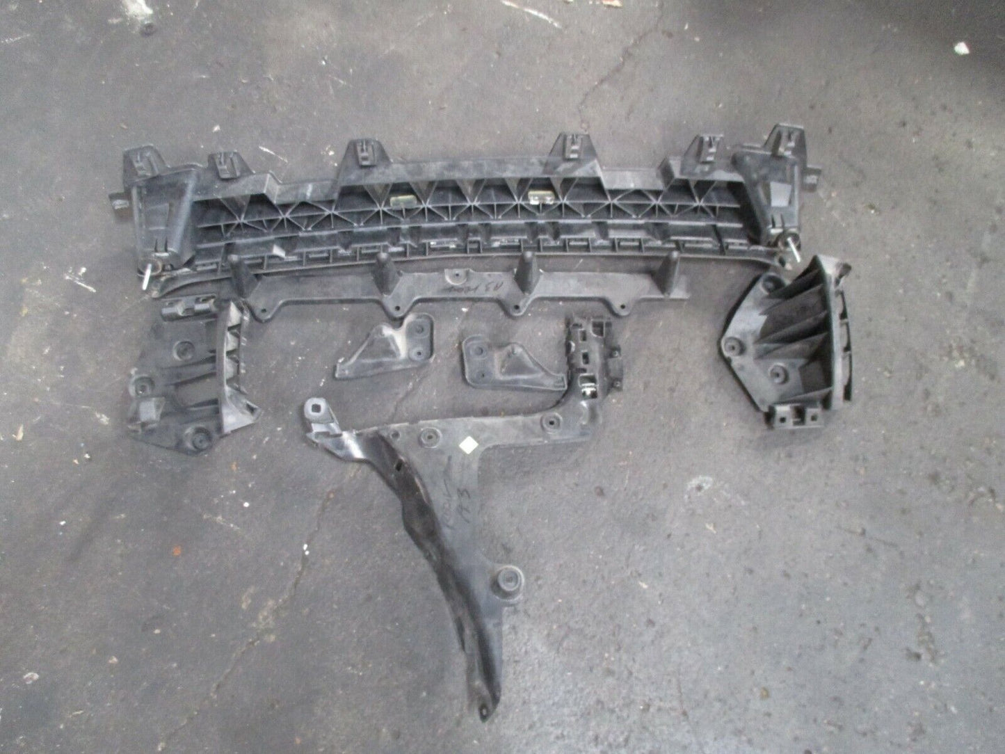 AUDI A3 8P REAR BUMPER RE-ENFORCEMENT & BRACKETS - ALLOY