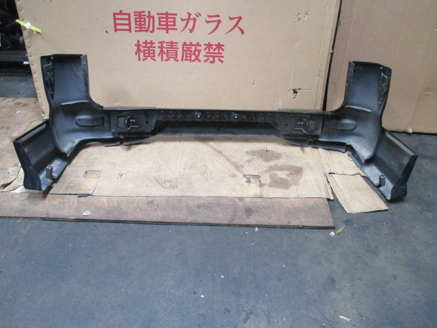 MITSUBISHI DELICA PA4W REAR BUMPER WITH STEP AND BRACKETS
