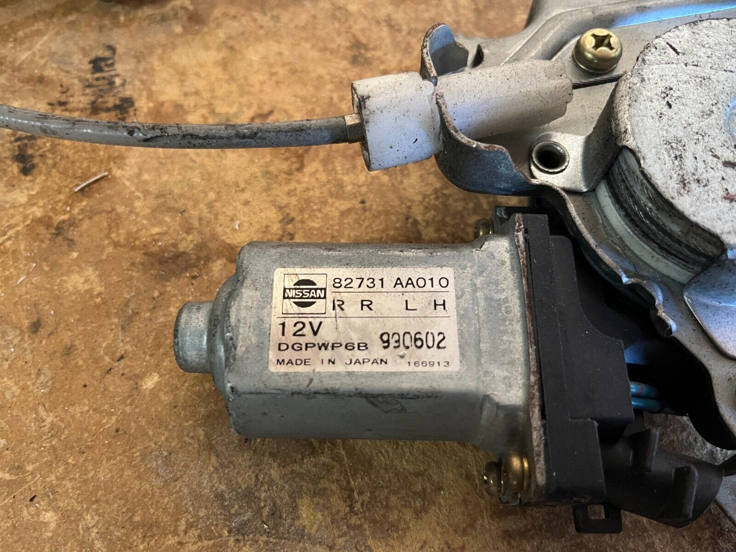 NISSAN SKYLINE R34 SEDAN REAR LEFT WINDOW REGULATOR