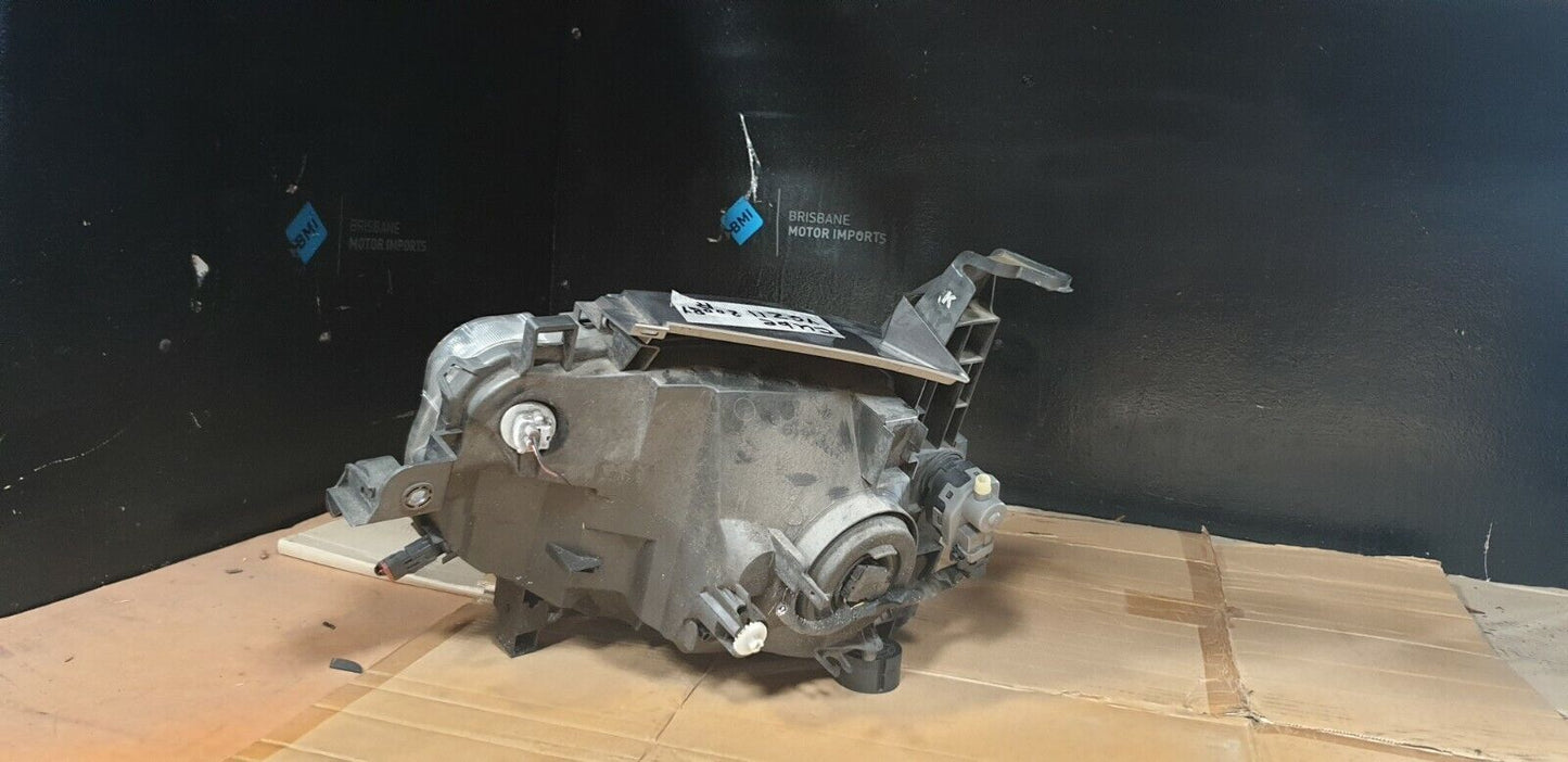 NISSAN CUBE Z11 (YZ) RIGHTHAND HALOGEN HEADLIGHT