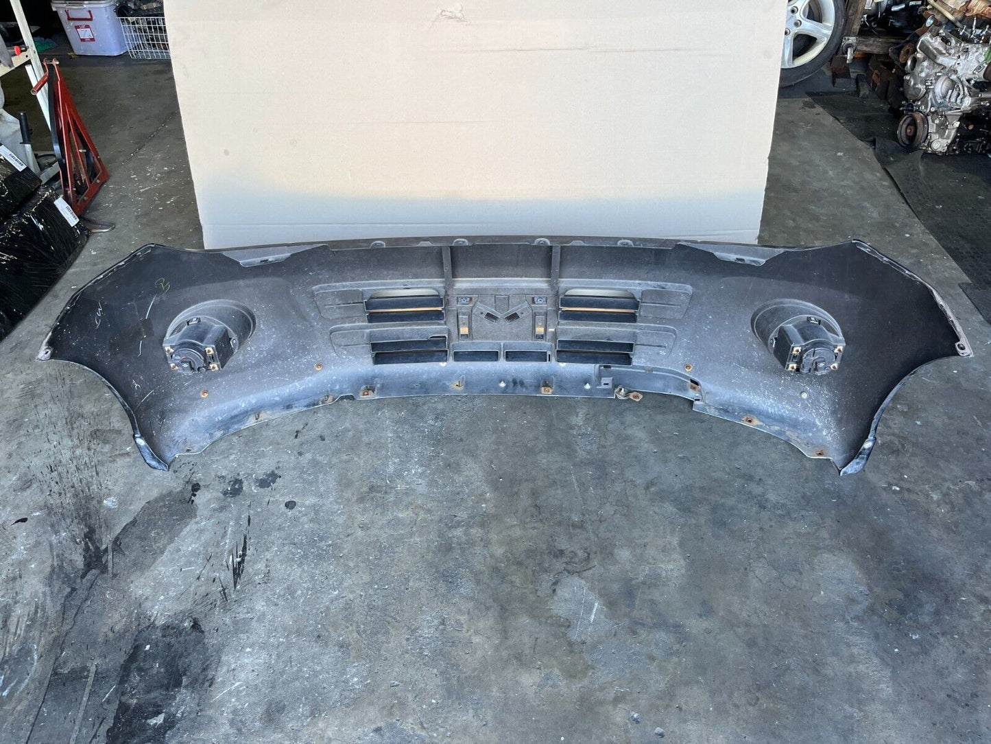 NISSAN ELGRAND E51 SERIES 2 FRONT BUMPER WITH LIP 04-2010