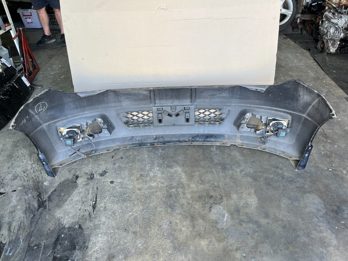 NISSAN ELGRAND E51 SERIES 2 FRONT BUMPER WITH AFTERMARKET FIBERGLASS LIP