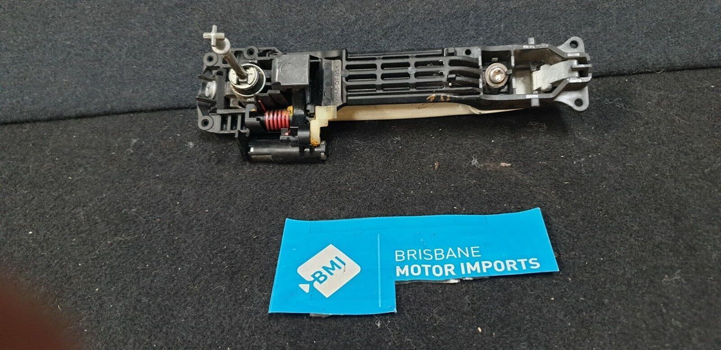 TOYOTA RAV4 RIGHTHAND FRONT OUTER DOOR HANDLE - ACA33 - 2005-12