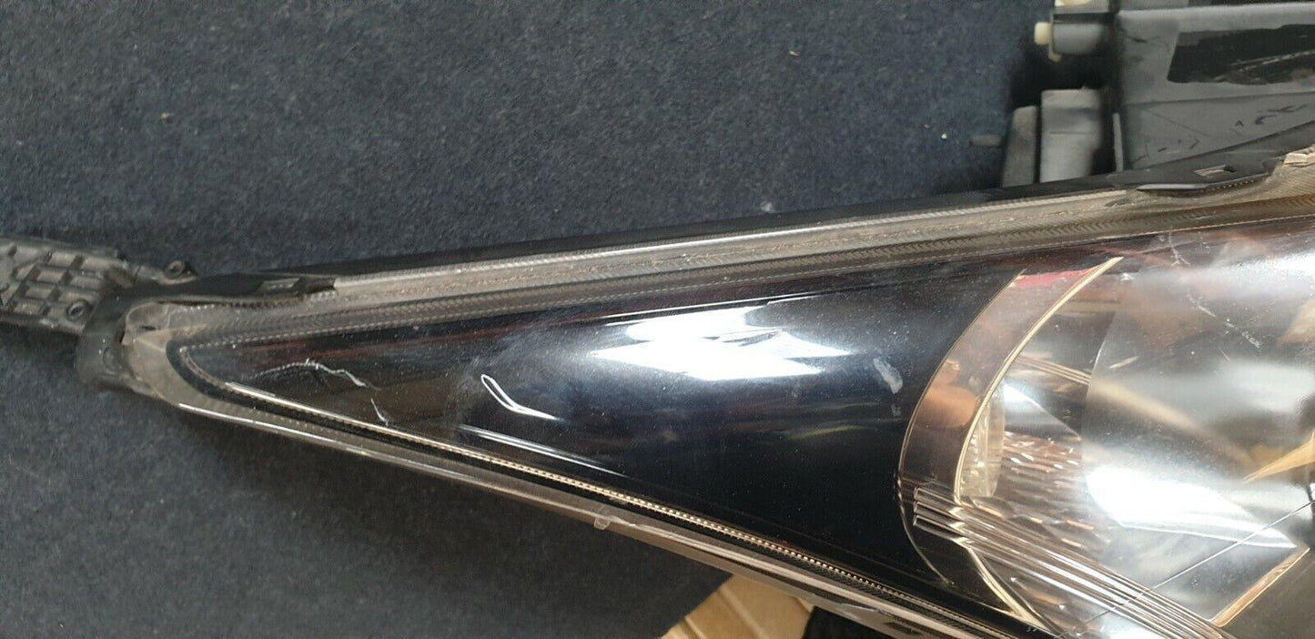2010 HOLDEN CRUZE JG RIGHTHAND HEADLIGHT 2009-11