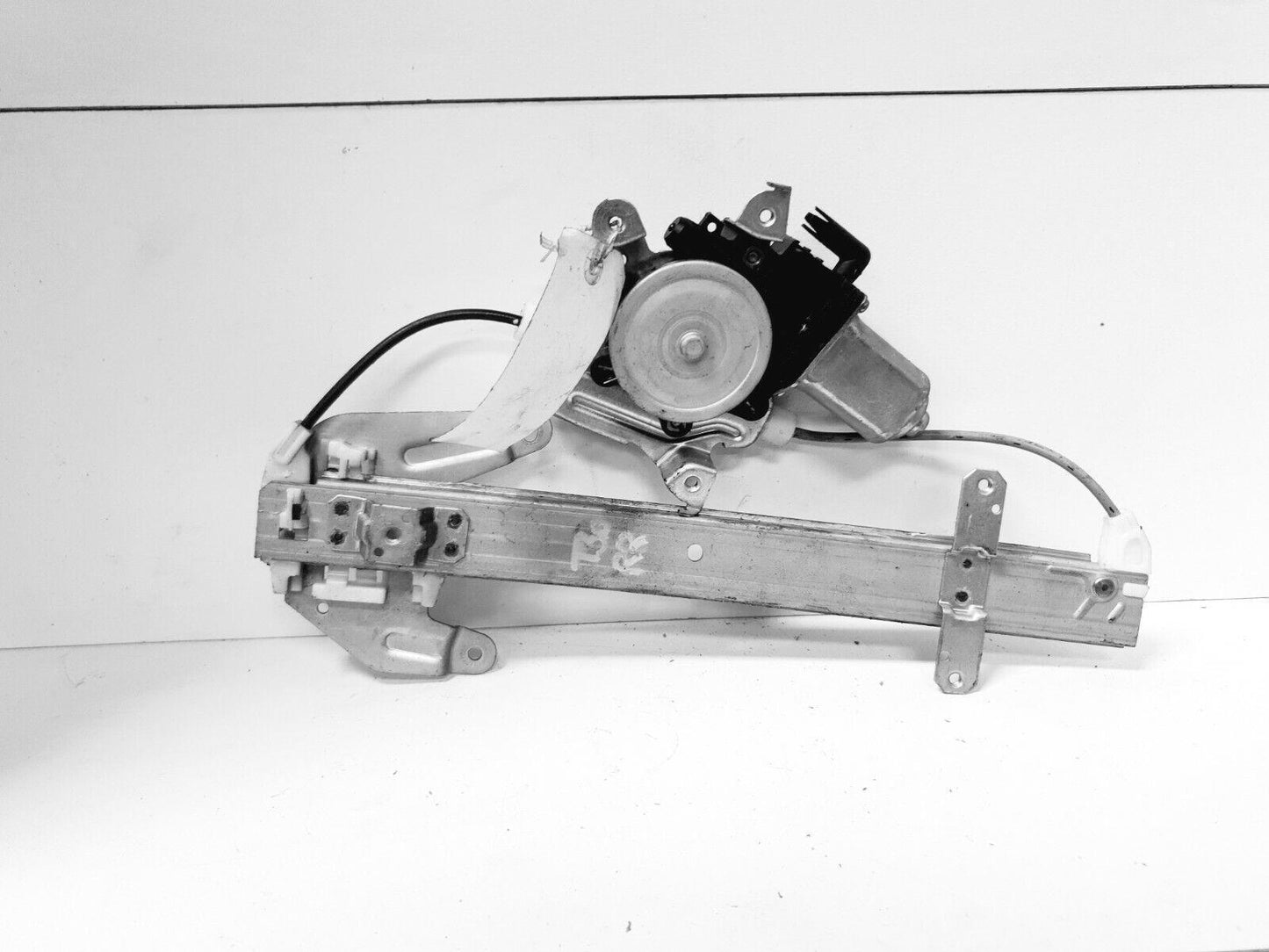 NISSAN XTRAIL T30 RIGHT REAR WINDOW REGULATOR AND MOTOR - 2000-07