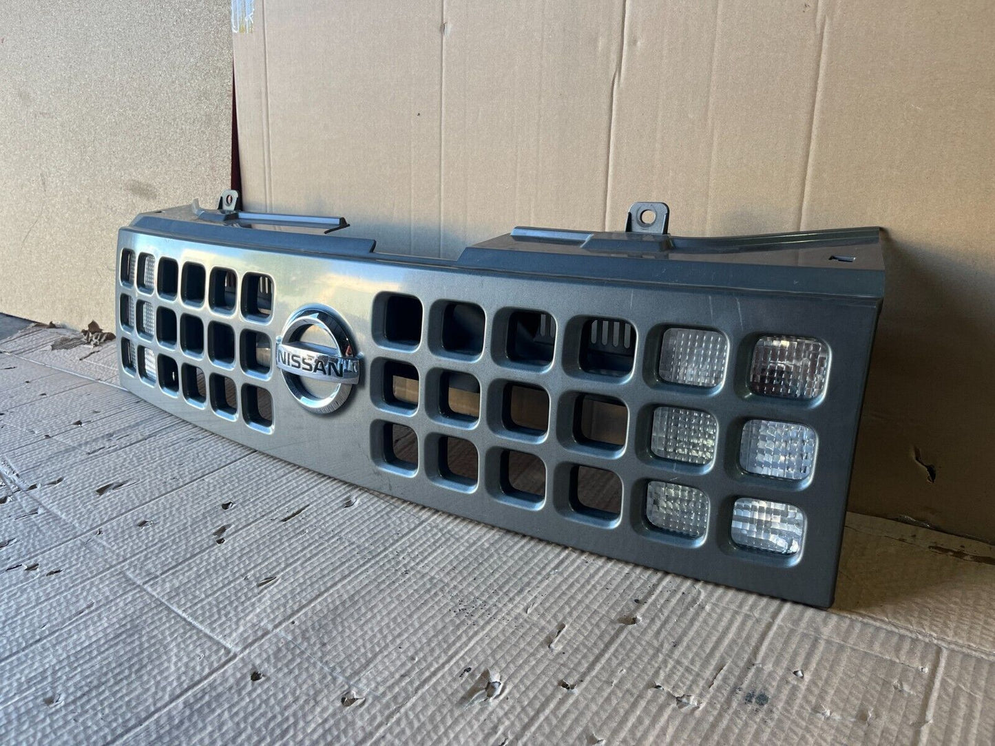 NISSAN CUBE Z11 GRILL