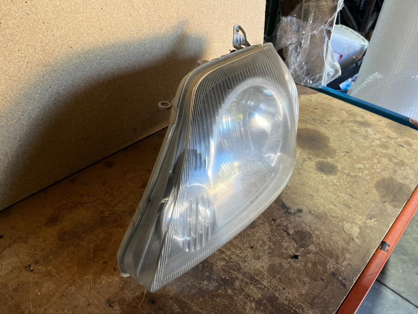 TOYOTA 120 COROLLA NZE120 LH HEADLIGHT