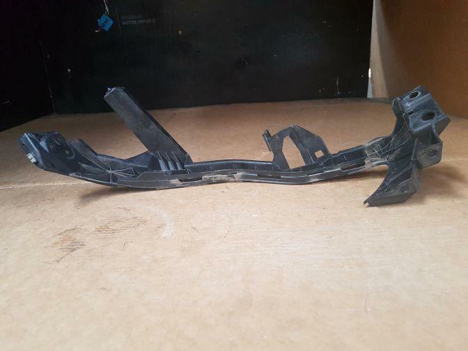 2012 SUBARU IMPREZA GP7 RIGHT HEADLIGHT MOUNTING BRACKET