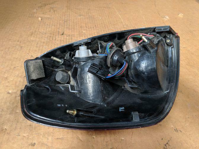 2002 SUBARU LIBERTY 3RD GEN RIGHT HAND TAILLIGHT 12/98-08/01