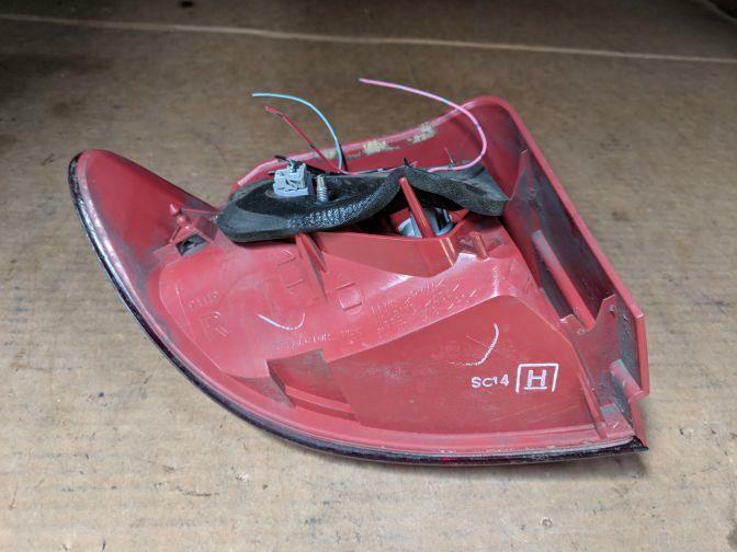 2006 MAZDA 2 DY NEO/MAXX RIGHT HAND TAILLIGHT 11/03-08/07