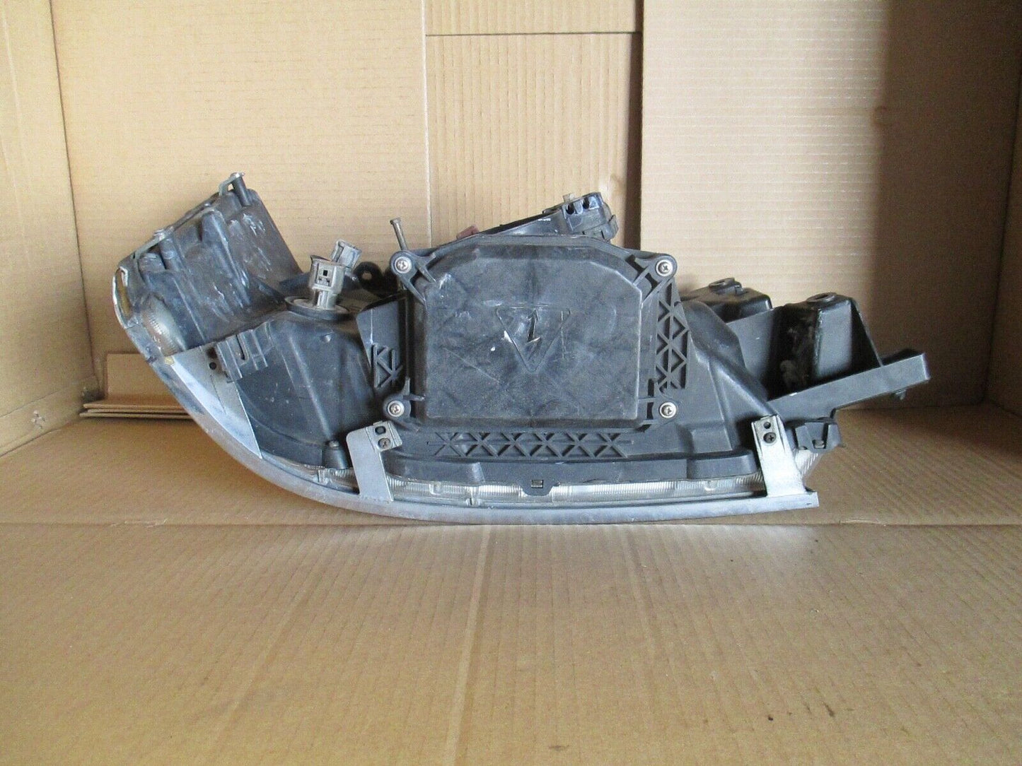 NISSAN ELGRAND E50 LEFT HAND HEADLIGHT
