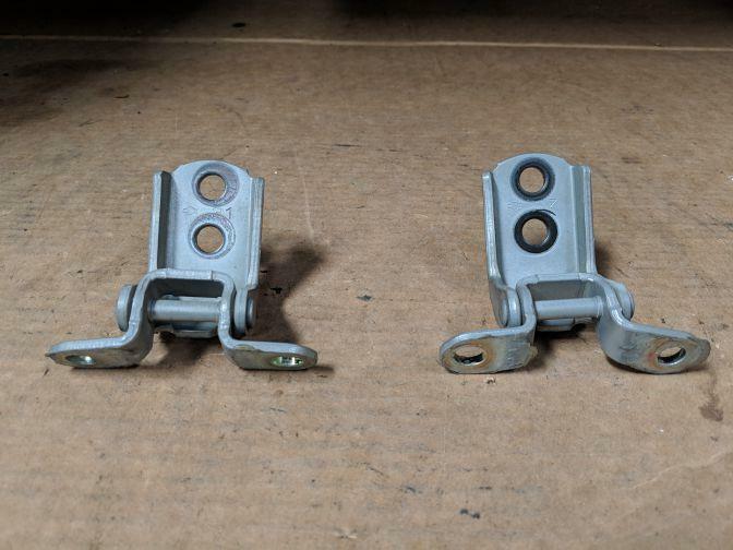 2004 NISSAN SKYLINE V35 COUPE LEFT DOOR HINGE PAIR 06/01-06/07