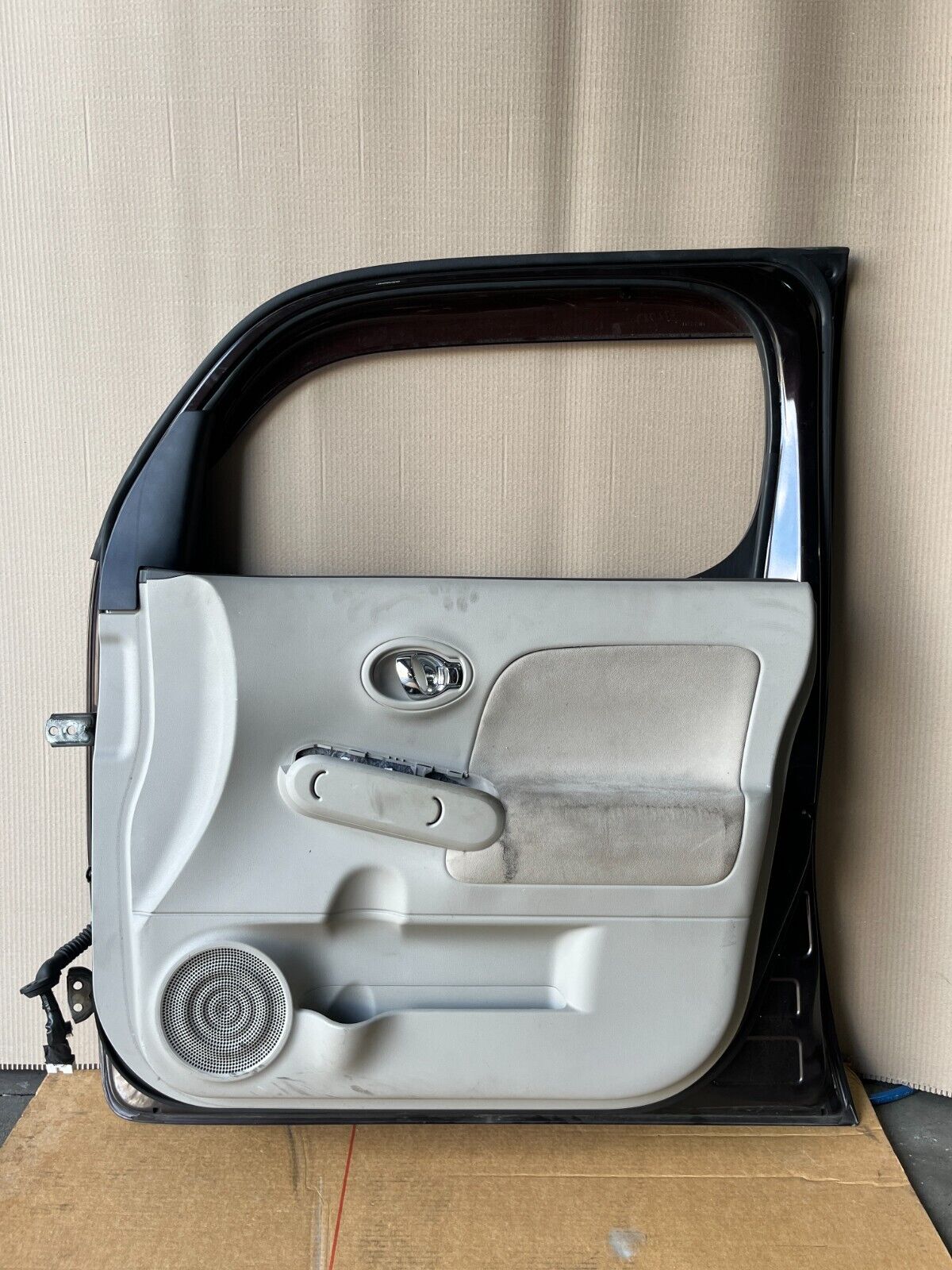 NISSAN CUBE Z12 FRONT RIGHT DOOR