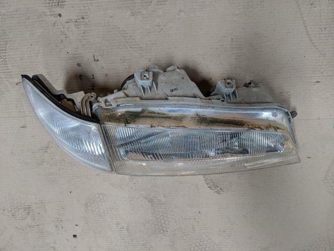 1995 HONDA ACCORD CD SEDAN RIGHT HEADLIGHT