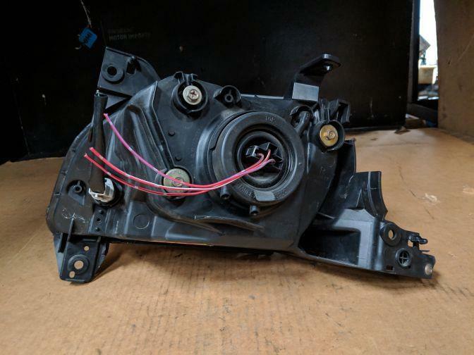 2002 MAZDA MPV LW RIGHT HEADLIGHT 06/02-10/03