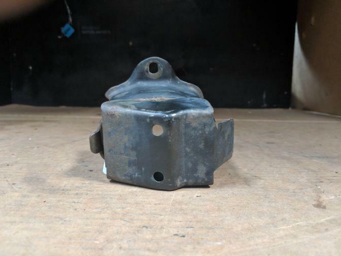 2000 NISSAN ELGRAND E50 RIGHT BUMPER MOUNTING BRACKET 05/97-05/02 RIDER TYPE