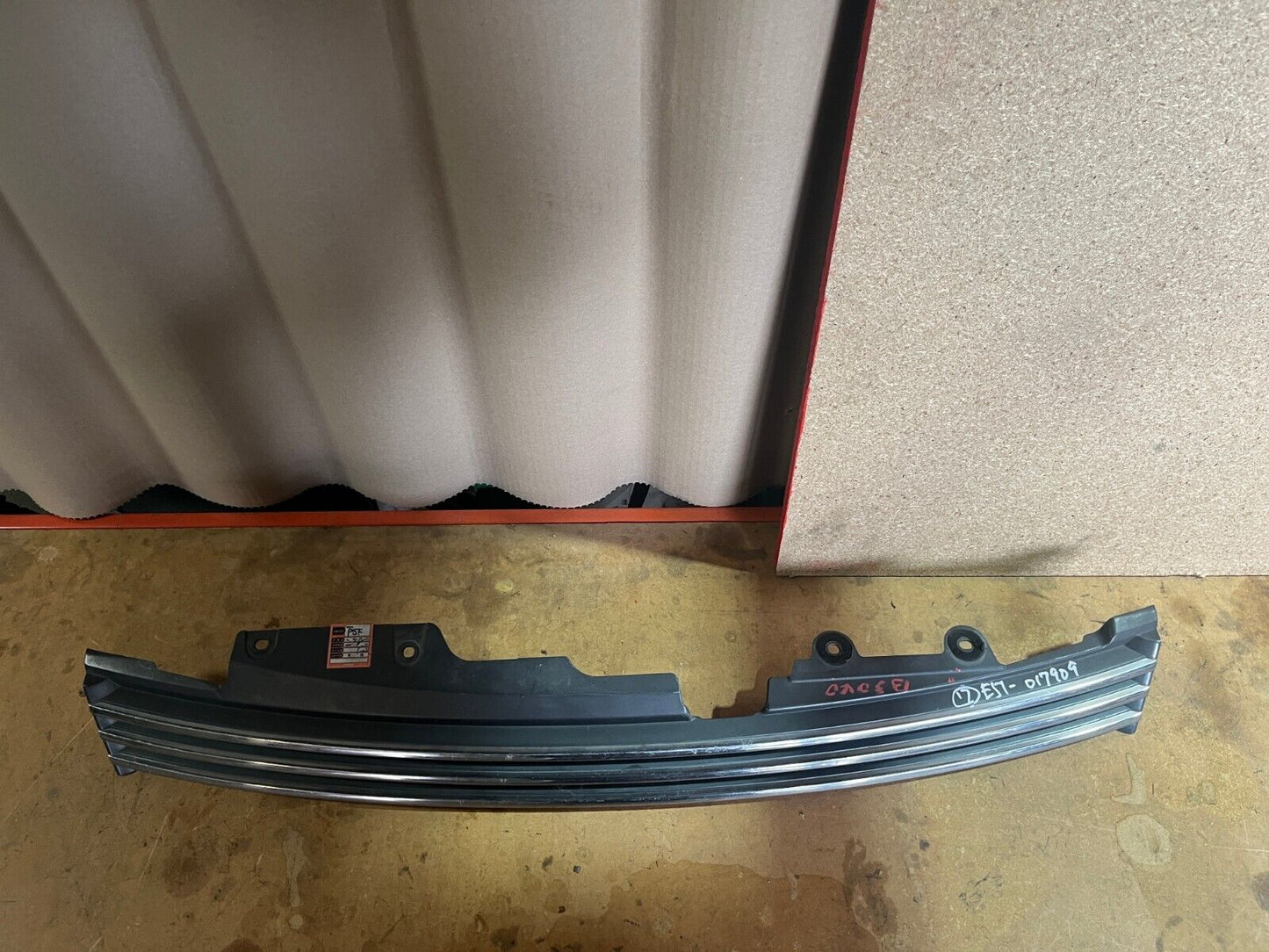 NISSAN ELGRAND E51 UPPER GRILL 05/02-12/10